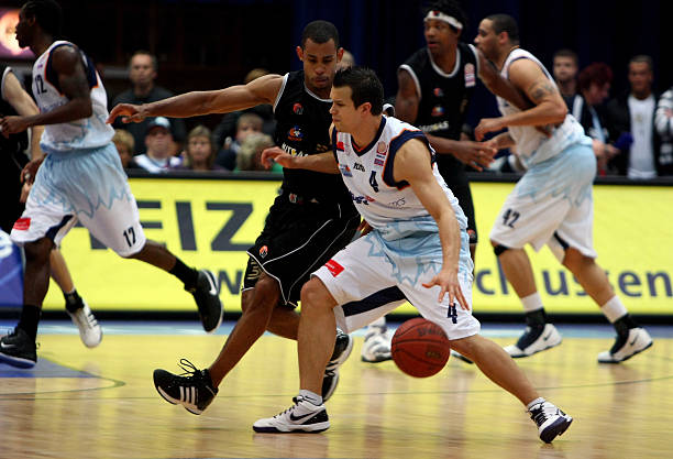 出了对网球 出了对网球