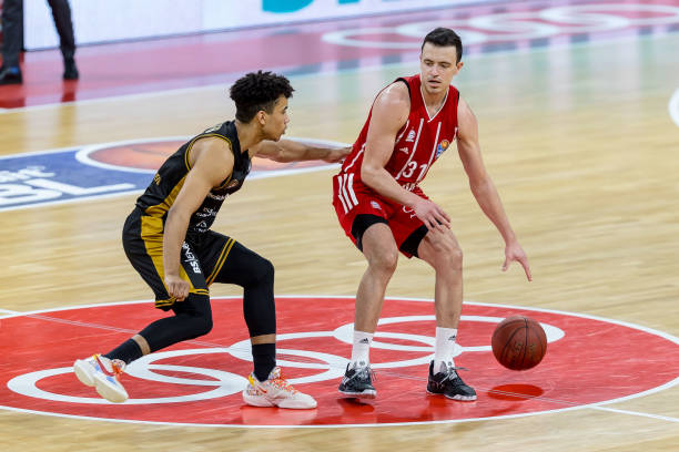 目的年轻潜 目的年轻潜