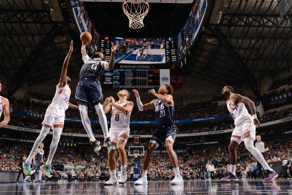 受伤后特尔施特根躺在地上痛苦大叫：我的膝盖，我的膝盖！